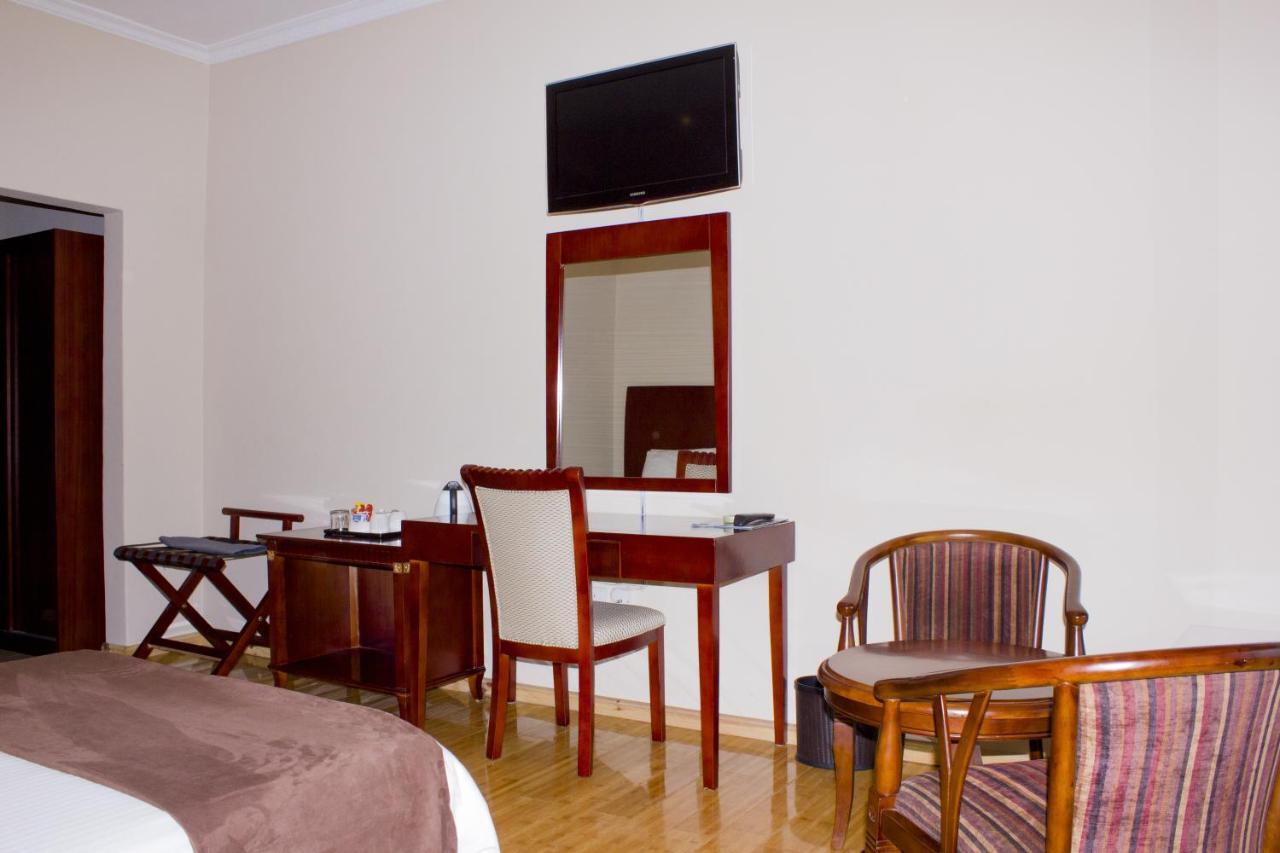 Icon Hotel Chingola Phòng bức ảnh